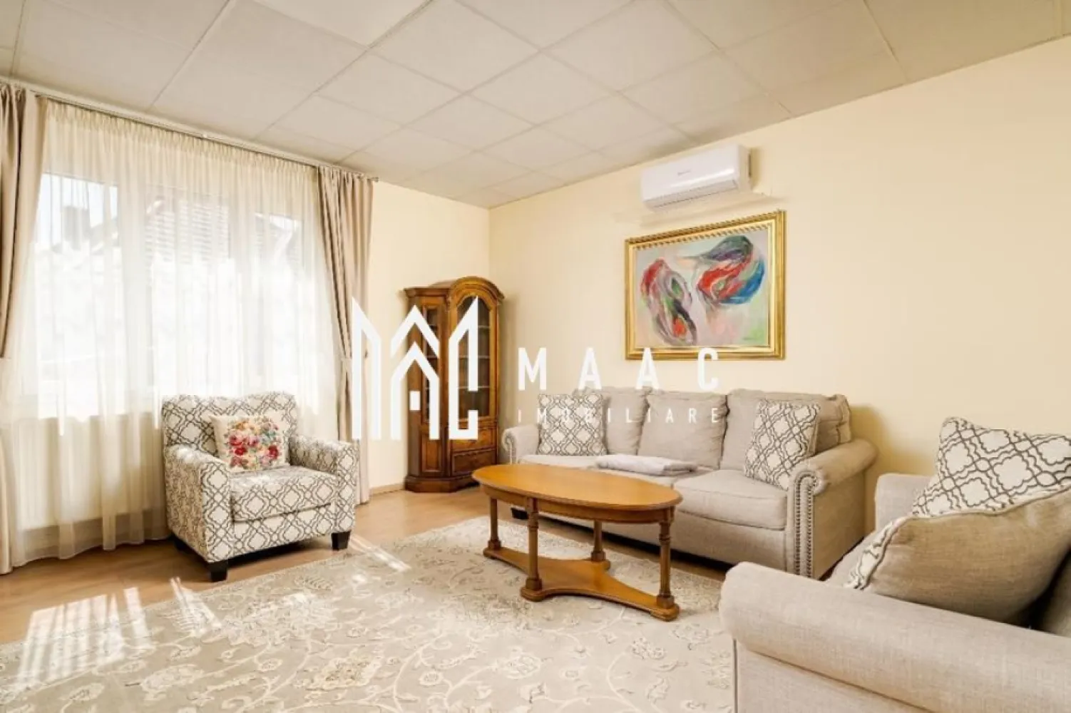 Casă 5 camere | Bul.Vasile Milea , Sibiu | 200 mp, curte - Casă individuală de închiriat în Hipodrom 1, Sibiu, cu 5 camere, aproximativ 200 mp utili și curte privată, potrivită pentru locuire confortabilă cu spațiu exterior.

Detalii proprietate:
• Casă individuală
• Suprafață utilă: aproximativ 200 mp
• Teren: 400 mp
• Curte privată: aproximativ 250 mp
• Stare interior: finisat clasic
• Se închiriază complet mobilată și utilată

Proprietatea este situată în zona Hipodrom din Sibiu, cu acces rapid către centrul orașului. În apropiere se află școli, grădinițe, supermarketuri și mijloace de transport, iar amplasarea oferă un cadru rezidențial liniștit.

Pentru detalii suplimentare și programarea unei vizionări, contactați echipa MAAC Imobiliare. Cod anunț CP3191682.