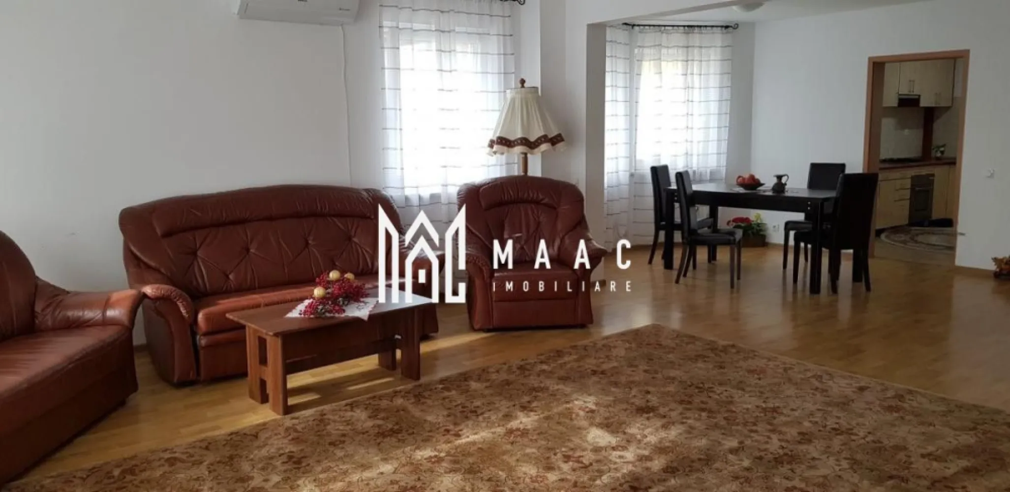 Casă de închiriat 4 camere | Sibiu Trei Stejari | 250 mp, garaj - Casă individuală cu 4 camere de închiriat în zona Trei Stejari din Sibiu, pe Strada Bucegi, cu 250 mp utili, teren de 300 mp și curte proprie, potrivită pentru locuire pe termen lung.

Detalii proprietate:
• Casă individuală construită în 2008
• Suprafață utilă: 250 mp
• Suprafață teren: 300 mp
• Compartimentare pe trei niveluri, cu living, 3 dormitoare, bucătărie, 2 băi, cămară, debara, cameră tehnică, spălătorie și cameră răcoroasă
• Terasă cu ieșire din zona de zi
• Garaj și 2 locuri de parcare
• Finisată modern
• Construcție din cărămidă, acoperiș din țiglă
• Centrală termică cu încălzire în pardoseală
• Uși din lemn, ferestre tip termopan cu tâmplărie din lemn, parchet, gresie și faianță
• Scară interioară din lemn de stejar cu balustradă din inox

Zonă și acces:
Proprietatea este amplasată în Trei Stejari, în apropierea Parcului de pe Strada Bucegi, pe o stradă liniștită, într-o zonă rezidențială de case, cu acces rapid către principalele zone ale orașului.

Casa este disponibilă imediat pentru închiriere pe termen lung, iar animalele de companie nu sunt acceptate. Contactați echipa MAAC Imobiliare pentru o vizionare și menționați Cod anunț CP3192618.