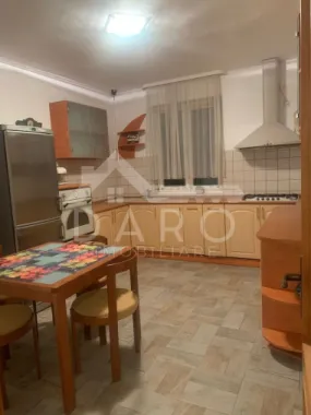 Se inchiriaza casa 3 dormitoare, living, dining, garaj Str Muntenia