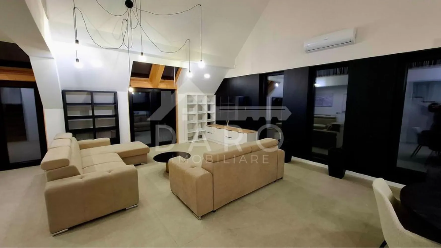 🏙️ Penthouse de vânzare – lux - 🏙️ Penthouse de vânzare – lux | 130 mp | terasă 60 mp | zonă Papiu Se oferă spre vânzare penthouse exclusivist, situat în ansamblul rezidențial One Residence, lângă Liceul „Alexandru Papiu Ilarian” – una dintre cele mai bune și căutate zone din oraș. 🔑 Detalii proprietate Suprafață utilă: 130 mp Dispunere: pe 2 nivele, cu scară interioară Compartimentare: living generos cu bucătărie open-space 2 dormitoare 3 băi terasă de 60 mp cu vedere panoramică asupra orașului ✨ Dotări & finisaje Se vinde complet mobilat și utilat Finisaje premium, realizate cu designer renumit Stil modern, elegant Loc de parcare subteran inclus în preț 📍 Ideal pentru rezidență de top sau investiție premium. 📞 Pentru detalii suplimentare și programarea unei vizionări, contactează-mă. }}