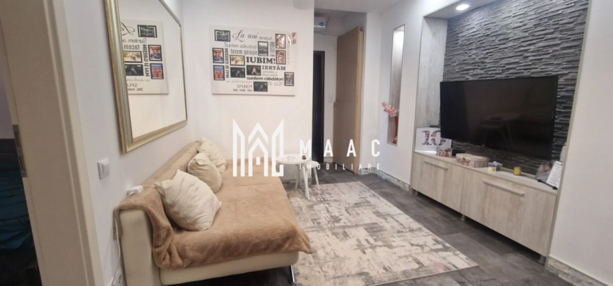 Apartament 3 camere decomandat | Octavian Goga, Selimbar | pod, parcare - Apartament cu 3 camere decomandat, situat pe Strada Octavian Goga din Șelimbăr, cu 52 mp utili, pod pentru depozitare și loc de parcare inclus.

Detalii proprietate:
• Suprafață utilă: 52 mp
• Suprafață construită: 60 mp
• Compartimentare: decomandat
• 3 camere, 2 dormitoare, 1 bucătărie, 1 baie
• Living cu zonă de dining
• Etaj 3
• An construcție: 2011
• Balcon
• Pod pentru depozitare
• 1 loc de parcare inclus

Localizare și acces:
Proprietatea este amplasată în partea de jos a zonei, lângă Tudor Arghezi, în Șelimbăr. Are acces rapid către magazine, școli, grădinițe, mijloace de transport și principalele puncte de interes din zonă.

Pentru detalii suplimentare și programarea unei vizionări, contactați echipa MAAC Imobiliare și menționați Cod anunț CP3195264.