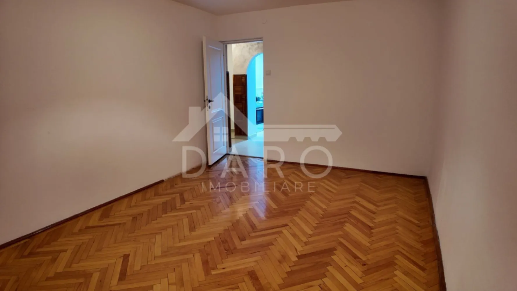 🏡 Apartament 2 camere decomandat | Centru – lângă UMFST - 🏡 Apartament 2 camere – Centru / Ultracentral | Zonă UMF (Fostul Mall) Se oferă spre vânzare apartament cu 2 camere decomandate, nemobilat, recent renovat, situat ultracentral, în zona UMFST (Fostul Mall). Detalii: Suprafață: 49 mp Etaj: 1 din 4 Compartimentare: 2 camere decomandate, hol generos Balcon Spațiu de depozitare Centrală termică, geamuri termopan Stare: renovat recent, gata de utilizare 📍 Locație excelentă, ideală pentru locuit, birou sau investiție (studenți/cadre medicale). }}