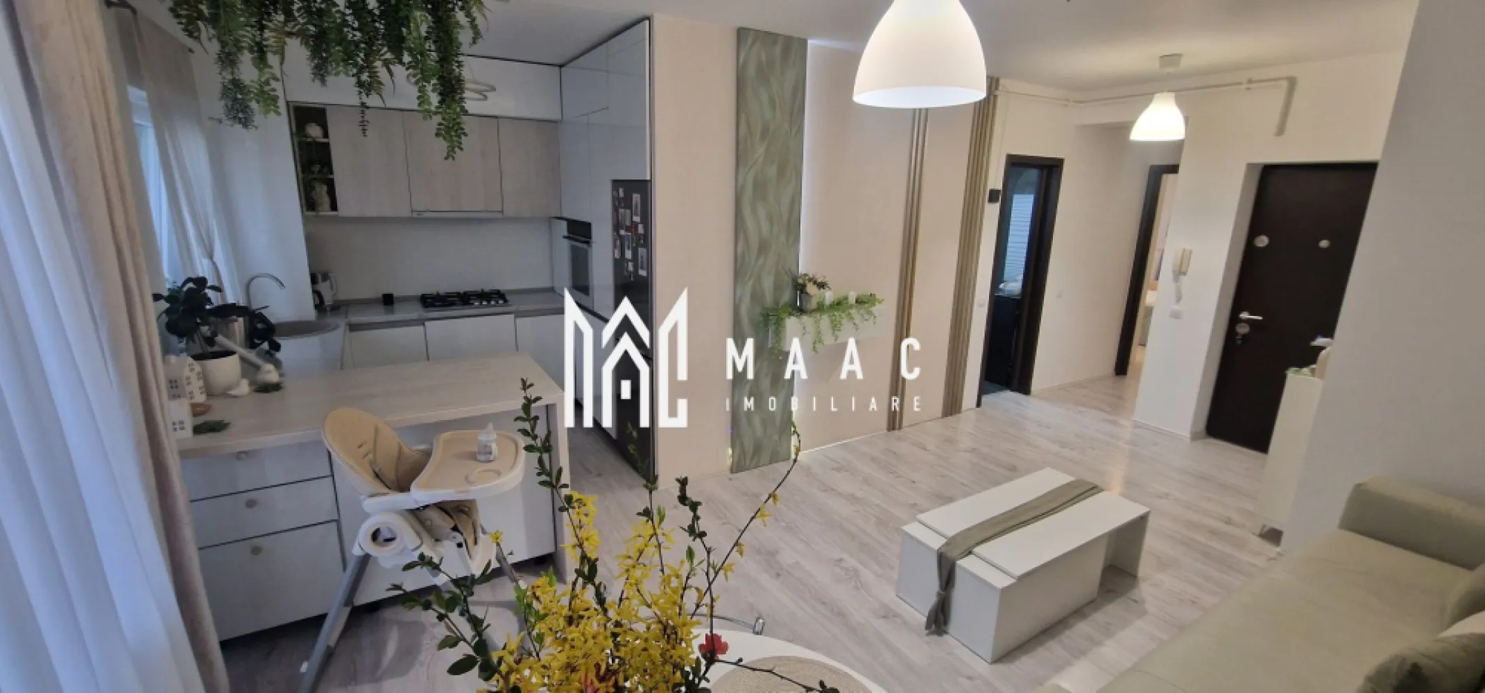 Apartament 2 camere decomandat | Șelimbăr | 50 mp, balcon, parcare, 2019 - Apartament cu 2 camere decomandat în Șelimbăr, situat la etajul 2 al unui imobil P+3 construit în 2019, cu 50 mp utili, balcon de 7 mp și loc de parcare inclus.

Detalii proprietate:
• Suprafață utilă: 50 mp
• Suprafață construită: 67 mp
• Compartimentare: living cu bucătărie open-space, dormitor, baie și dressing
• Etaj 2 din 3
• Balcon: 1 balcon de 7 mp
• Se vinde complet mobilat și utilat
• Loc de parcare privat inclus
• An construcție imobil: 2019

Proprietatea este amplasată într-o zonă liniștită din Șelimbăr, cu acces rapid către Sibiu, centre comerciale, școli, grădinițe și alte puncte de interes. Poziționarea oferă un echilibru bun între accesibilitate și confort pentru locuire.

Pentru mai multe detalii și pentru programarea unei vizionări, contactați echipa MAAC Imobiliare și menționați Cod anunț CP3195304.