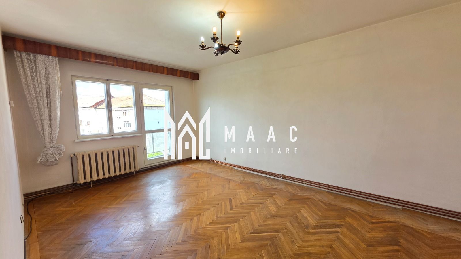 Apartament de vanzare Sibiu 3 camere decomandat | Strand | 2 bai, 2 balcoane