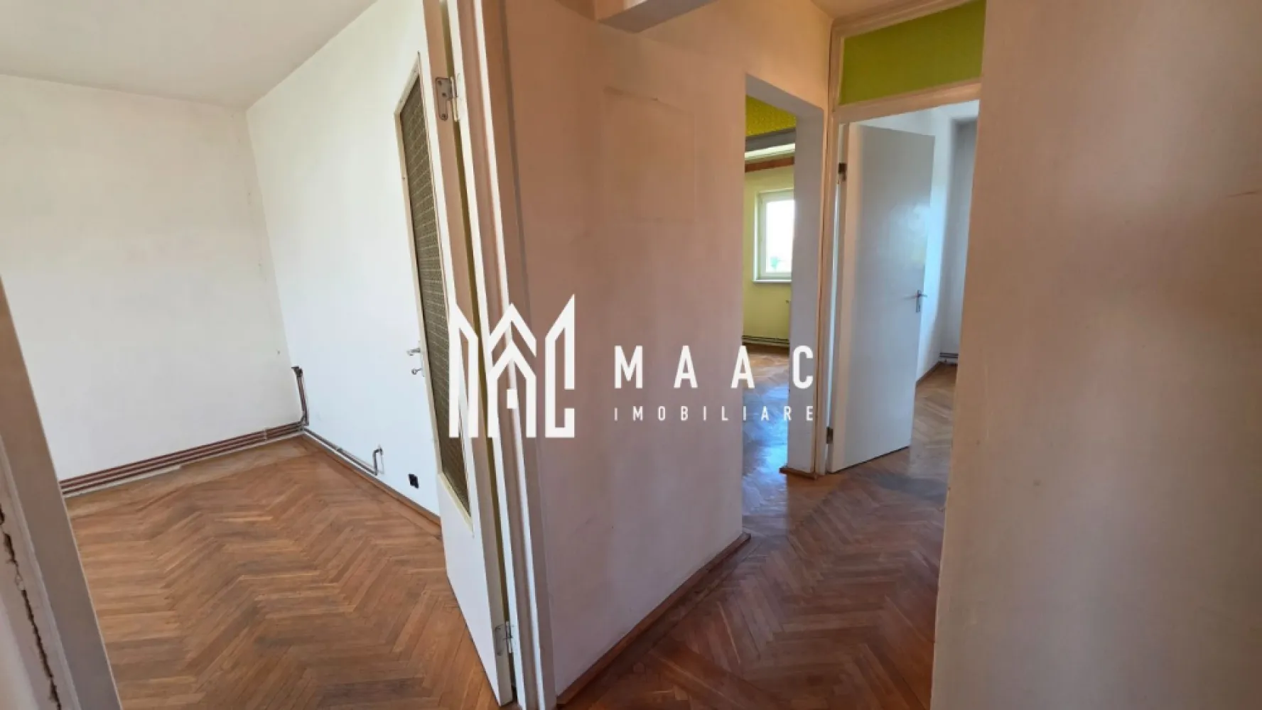 Apartament de vanzare Sibiu 3 camere decomandat | Strand | 2 bai, 2 balcoane