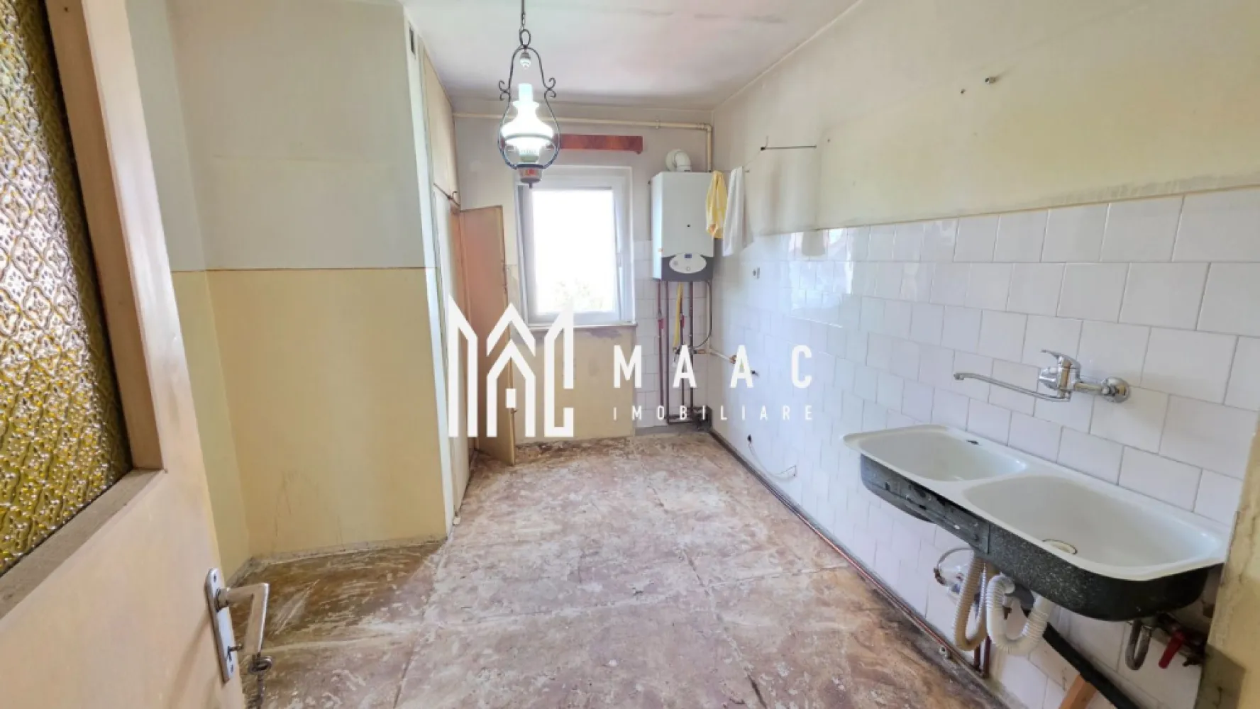 Apartament de vanzare Sibiu 3 camere decomandat | Strand | 2 bai, 2 balcoane