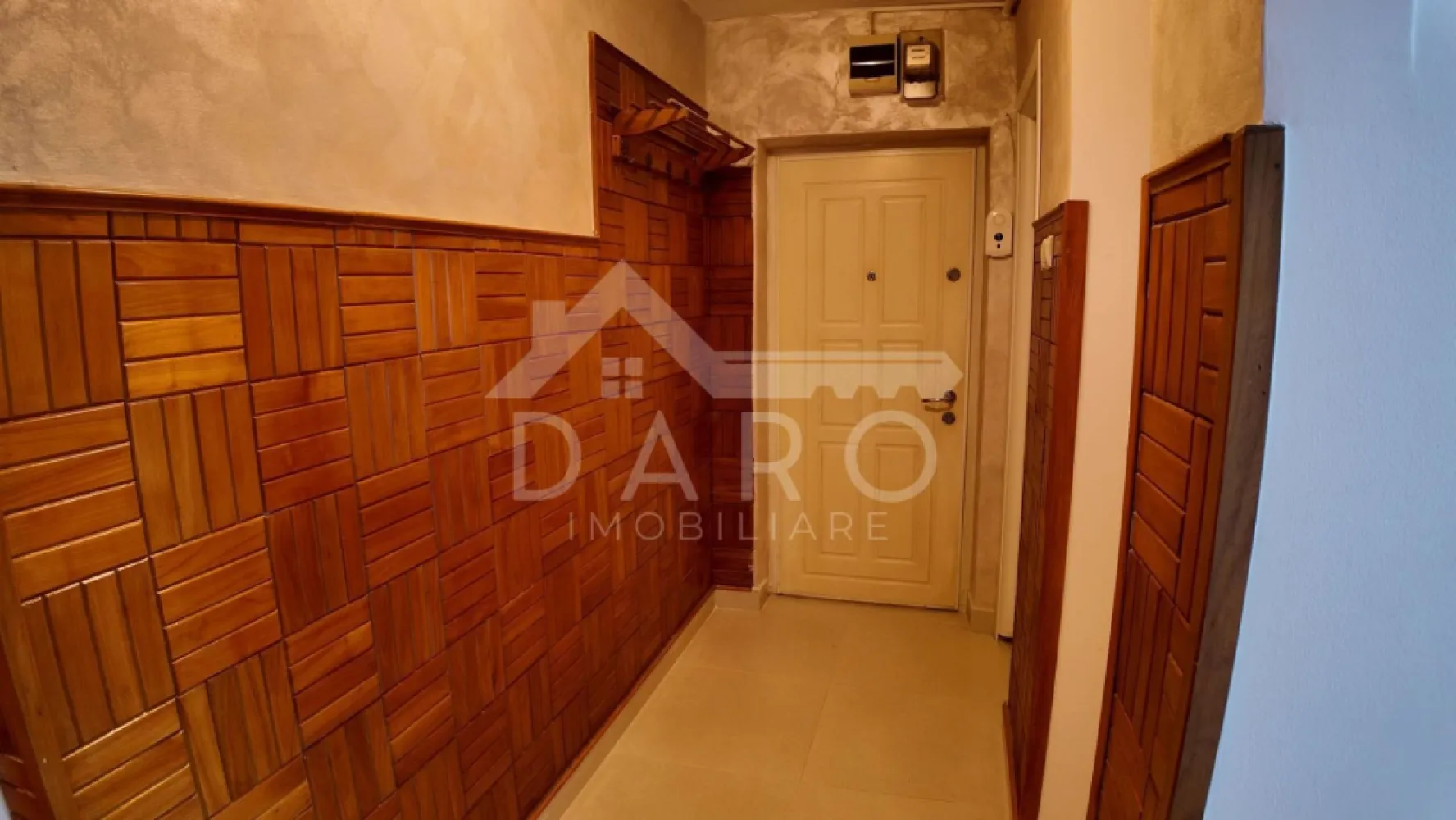 🏡 Apartament 2 camere decomandat | Centru – lângă UMFST - 🏡 Apartament 2 camere – Centru / Ultracentral | Zonă UMF (Fostul Mall) Se oferă spre vânzare apartament cu 2 camere decomandate, nemobilat, recent renovat, situat ultracentral, în zona UMFST (Fostul Mall). Detalii: Suprafață: 49 mp Etaj: 1 din 4 Compartimentare: 2 camere decomandate, hol generos Balcon Spațiu de depozitare Centrală termică, geamuri termopan Stare: renovat recent, gata de utilizare 📍 Locație excelentă, ideală pentru locuit, birou sau investiție (studenți/cadre medicale). }}