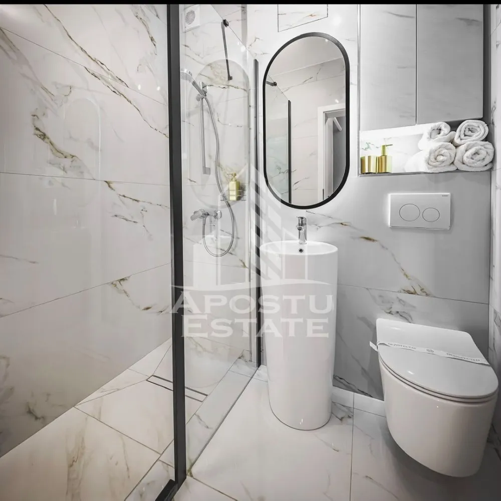 Apartament de închiriat cu 1 cameră , Zona centrală , Timișoara - APOSTU ESTATE vă propune spre închiriere un apartament spațios și elegant cu 1 camera , situat într-o zonă liniștită și bine conectată din Zona Semicentrală - Timișoara , ideal pentru persoane singure sau persoane care doresc un spațiu generos și confortabil.
 
 Suprafață utilă: 35 mp
 Compartimentare eficientă:
 Hol de acces generos
 Bucătărie complet mobilată și utilată, cu loc de luat masa 
 Dormitor matrimonial mobilat lux 
 Baie principală cu duș 
 Debara 
 
 Confort și facilități:
 Încălzire colterm - cheltuieli mici 
 Aer condiționat
 Apartamentul este complet mobilat și utilat de lux 
 Localizare: Zona Semicentrala -liniște, acces facil spre oraș, în apropiere de magazine, școli și mijloace de transport în comun.
 
 Ideal pentru:
 Studenți 
 Cupluri
 Profesioniști care lucrează remote sau au nevoie de birou acasă
 Preț chirie: 450 E
Id intern: CP3197203