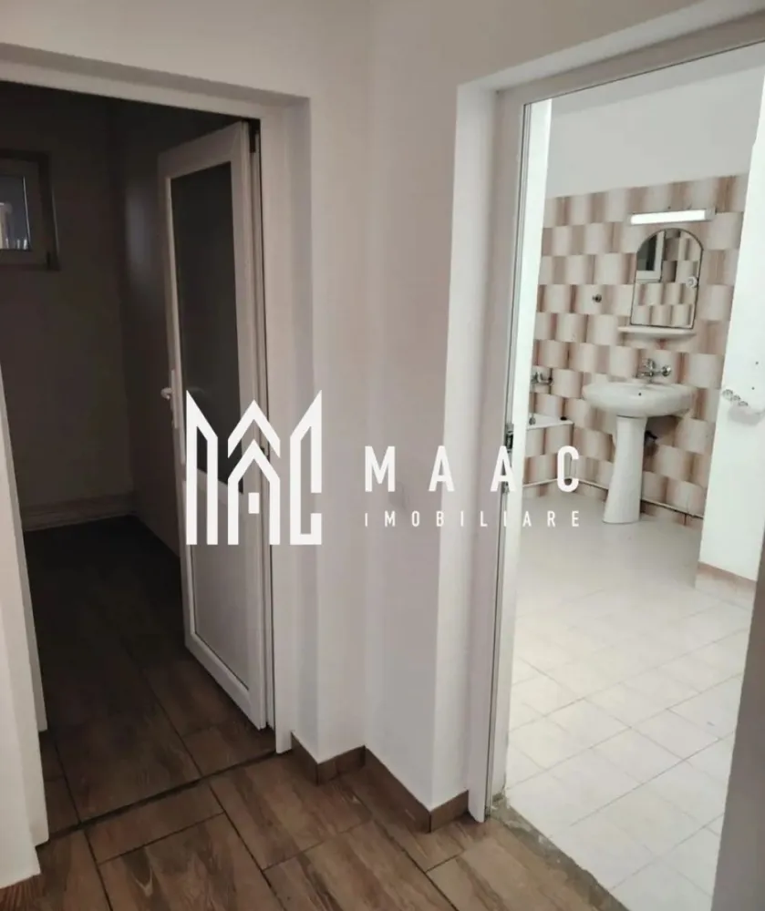 Casă Șeica Mare | Teren 2.232 mp | 795 euro/mp - MAAC Imobiliare vă propune spre vânzare o proprietate spațioasă și bine întreținută, situată într-o zonă foarte liniștită din Șeica Mare. Casa este izolată și dispune de un teren generos de 2.232 mp, ideal pentru familie, activități gospodărești sau investiție. Detalii proprietate Suprafață totală teren: 2.232 mp Construcție din cărămidă, izolată Pod izolat 6 încăperi 3 anexe din lemn Filigorie în curtea principală Grădină mare, delimitată prin gard Compartimentare Locuința cuprinde: 2 dormitoare Bucătărie complet mobilată și utilată Baie Cămară Birou Hol Pivniță + cameră tehnică Casa este parțial mobilată: Bucătărie complet utilată Un dormitor mobilat Dotări & îmbunătățiri Centrală termică nouă Instalație electrică nouă Geamuri termopan Uși termopan Scocuri noi de aluminiu Utilități funcționale Pod izolat pentru eficiență termică sporită Curte & grădină Curte cu filigorie 3 anexe din lemn Grădină foarte mare — ideală pentru: grădinărit livadă spațiu de relaxare mici activități agricole Delimitare clară între curte și grădină Avantaje Zonă foarte liniștită Casă bine întreținută Teren mare, cu numeroase posibilități 📞 Contactează-ne pentru mai multe detalii sau informații, specificați ca ați văzut anunțul cu ID: CP2852259! }}