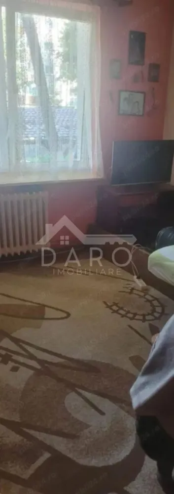 🏡 Apartament 3 camere decomandat | 68 mp | Parter | Cartier Tudor - 🏡 Apartament 3 camere de vânzare | Confort 1 | Decomandat | Cartier Tudor Se vinde apartament cu 3 camere, confort 1, decomandat, situat pe Strada Livezeni, în Cartierul Tudor, zonă bună și liniștită. 📍 Localizare excelentă: aproape de stație, unități de învățământ, Kaufland, Lidl, Piața Diamant, parc de joacă și locuri de parcare (unele cu copertină). 🔑 Detalii apartament Etaj: parter / 4 Bloc izolat termic Suprafață utilă: 68 mp Compartimentare: 3 camere 2 băi bucătărie 2 holuri debara cu acces direct în pivniță cămară 🛠️ Îmbunătățiri geamuri termopan centrală termică proprie ușă metalică la intrare 📞 Pentru detalii suplimentare și programarea unei vizionări, sunați sau lăsați mesaj. }}