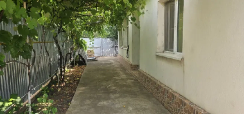 Casa la sol cu teren 1055 mp si livada - Vanatori, Galati