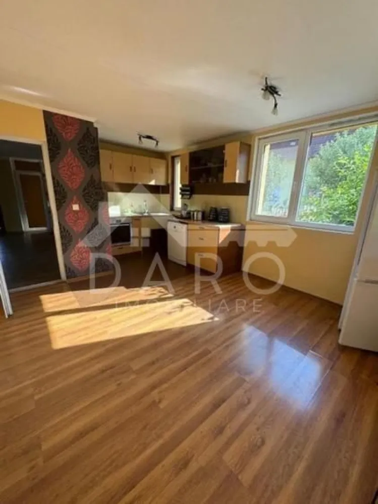 Casă de vânzare, teren 1040 mp