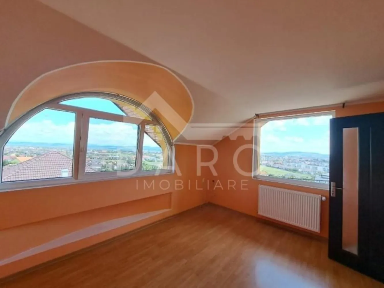 Casă de vânzare, teren 1040 mp