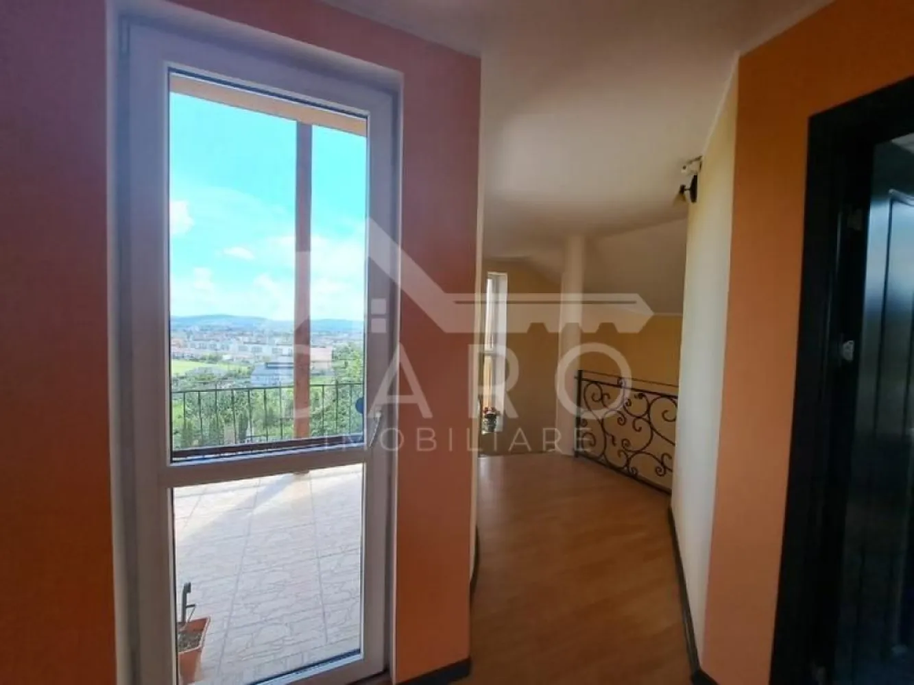 Casă de vânzare, teren 1040 mp