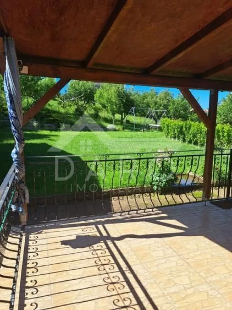 Casă de vânzare, teren 1040 mp