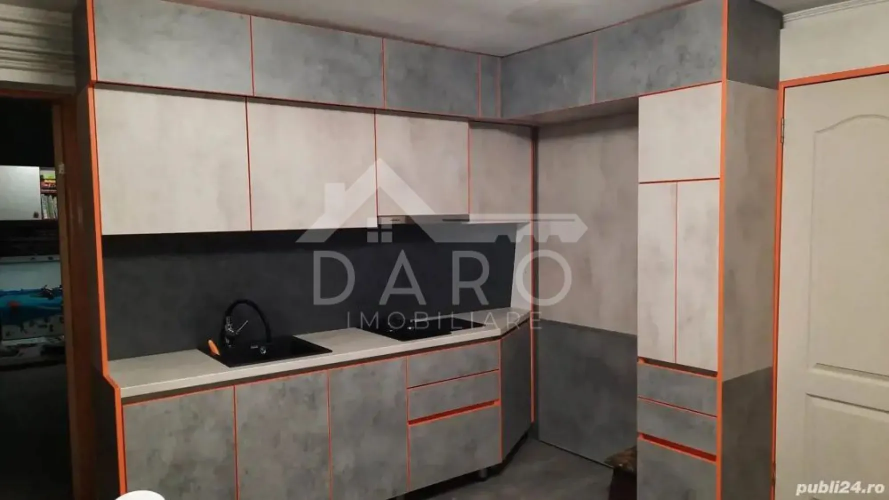 Casa pe un singur nivel - 🏡 Casă de vânzare – renovată & izolată (2023) | 3 camere | teren 1.000 mp | zonă liniștită Se oferă spre vânzare casă renovată și izolată complet în 2023, ideală pentru familie sau chiar două familii, situată la marginea orașului Târgu Mureș, pe Strada Remetea – zonă superbă, aer curat și multă liniște. 🔑 Detalii proprietate Suprafață casă: 100 mp Teren total: 1.000 mp Compartimentare: 3 camere 2 bucătării (+ bucătărie mică adăugată recent) 3 băi (baie suplimentară adăugată în spate – vizibilă în ultimele fotografii) Cămară Dotări: aer condiționat, uși & geamuri termopan Finisaje: parchet, gresie, faianță Încălzire: centrală termică + șemineu pe colț Mobilier: bucătăria inclusă; opțional rămâne și mobilierul din camere 🏗️ Curte & anexe Atelier izolat + mai multe anexe Fântână cu apă din abundență Acces auto de mare tonaj (deschidere mare a porții) Posibilitate de construcție suplimentară în grădină (casă, anexă, etc.) Spațiu generos pentru loc de joacă, foișor, piscină sau alte amenajări 🔌 Infrastructură Proiect instalație gaz (2019) Instalație electrică schimbată (2019) 👉 Pretabilă pentru 2 familii, cu intrări separate din curte. 📸 Pot oferi mai multe fotografii pe WhatsApp. 📦 Motiv vânzare: mutare din țară. 📞 Merită văzută! Contactează-mă pentru detalii și programarea unei vizionări. }}