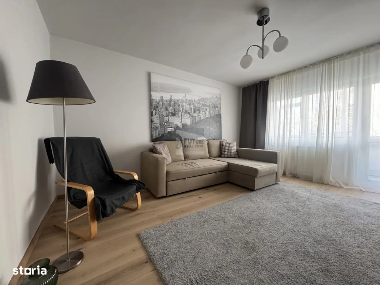 Apartament 2 camere modern, mobilat premium | Dristor - Cauți un apartament care să nu arate ca toate celelalte? Avem în portofoliu o proprietate „bomboană” în zona Dristor, unde stilul industrial se întâlnește cu funcționalitatea maximă. Este genul de loc care te face să spui „acasă” de la prima vizionare! 📍 LOCALIZARE & ACCESIBILITATE Metrou Dristor: ~15 minute de mers pe jos (sau un sprint scurt cu mașina/trotineta). Shopping la botul calului: Mega Image chiar la scara blocului, Auchan Vitan și Lidl în imediata apropiere. Etaj: 2 din 4, într-un bloc liniștit și civilizat. 📐 DESIGN & DOTĂRI (Pachet Full Option) Apartamentul a fost gândit inteligent, cu finisaje premium și mobilier de top: Vibe de Loft: Ușă culisantă metalică, divider din lemn masiv și iluminat industrial. Bucătărie de Chef: Gama de top IKEA METOD, electrocasnice BEKO noi (plită, cuptor, frigider încorporat). Work from Home: Dressing generos care ascunde un birou încorporat – ideal pentru productivitate! Confort Total: Smart TV în ambele camere, canapea extensibilă LIDHAUL și... marele plus: Mașină de spălat CU USCĂTOR! 🧺✨ 🌿 BONUSUL CARE FACE DIFERENȚA Dormitorul are balcon deschis către o curte interioară privată, plină de verdeață. Ești în mijlocul orașului, dar te bucuri de liniște totală și aer curat. 🚗 FACILITĂȚI EXTRA Parcare: Posibilitate transfer loc de parcare nenominal. Siguranță: Contract înregistrat oficial, transparență totală. Climat: Calorifere noi din aluminiu, apartament foarte luminos și călduros. Preț & Condiții: Contactați-ne pentru o ofertă personalizată! Se solicită o lună garanție + chiria în curs. 📞 Sună acum pentru detalii și vizionări! Proprietățile cu design LOFT dispar primele! #ChirieBucuresti #Dristor #Apartament2Camere #DesignInterior #LoftStyle #InchirieriSector3 #ImobiliareBucuresti #FaraBataiDeCap #WorkFromHome #GreenLiving #BucurestiRealEstate #LuxuryRent #MetrouDristor }}