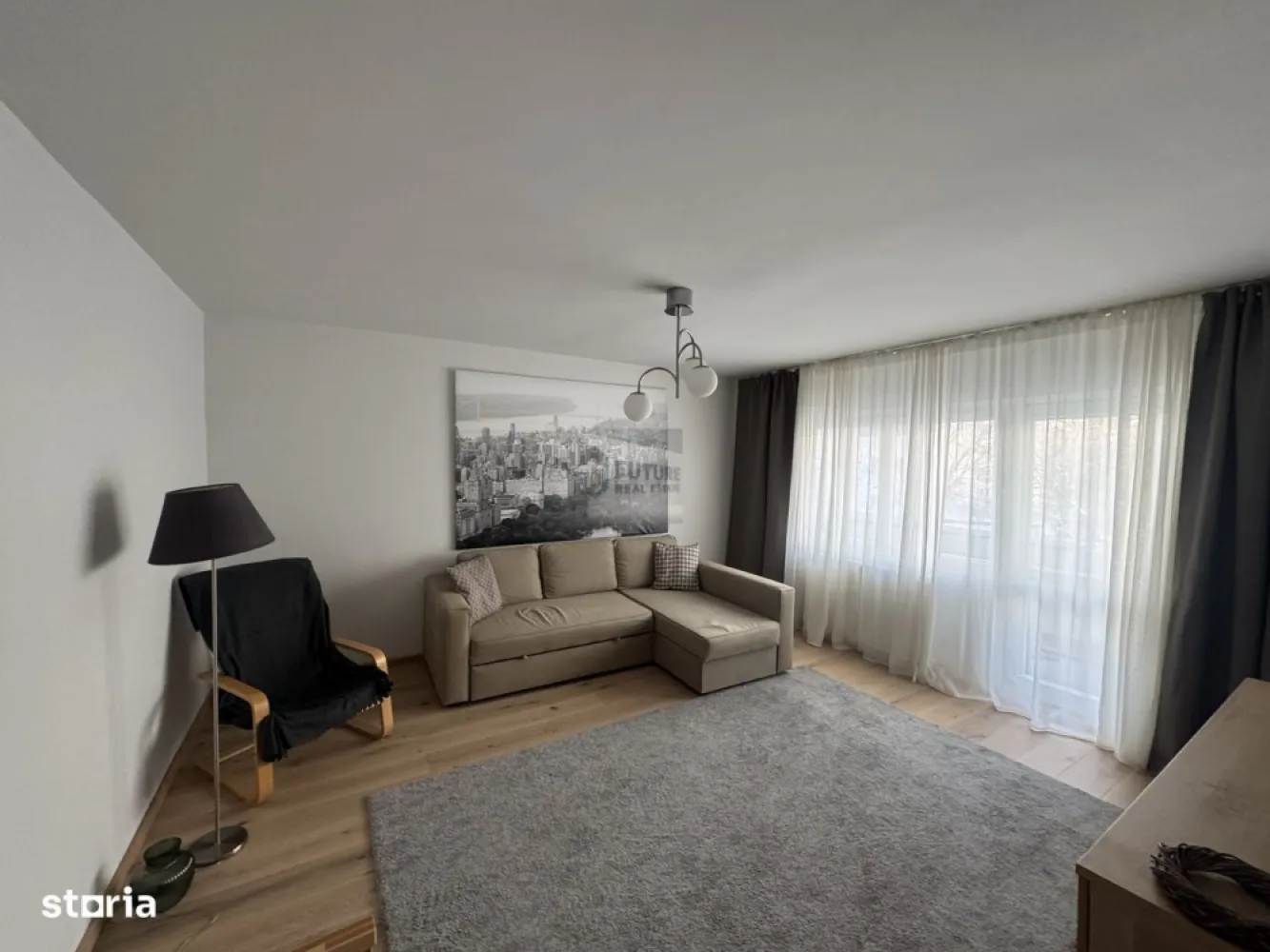 Apartament 2 camere modern, mobilat premium | Dristor - Cauți un apartament care să nu arate ca toate celelalte? Avem în portofoliu o proprietate „bomboană” în zona Dristor, unde stilul industrial se întâlnește cu funcționalitatea maximă. Este genul de loc care te face să spui „acasă” de la prima vizionare! 📍 LOCALIZARE & ACCESIBILITATE Metrou Dristor: ~15 minute de mers pe jos (sau un sprint scurt cu mașina/trotineta). Shopping la botul calului: Mega Image chiar la scara blocului, Auchan Vitan și Lidl în imediata apropiere. Etaj: 2 din 4, într-un bloc liniștit și civilizat. 📐 DESIGN & DOTĂRI (Pachet Full Option) Apartamentul a fost gândit inteligent, cu finisaje premium și mobilier de top: Vibe de Loft: Ușă culisantă metalică, divider din lemn masiv și iluminat industrial. Bucătărie de Chef: Gama de top IKEA METOD, electrocasnice BEKO noi (plită, cuptor, frigider încorporat). Work from Home: Dressing generos care ascunde un birou încorporat – ideal pentru productivitate! Confort Total: Smart TV în ambele camere, canapea extensibilă LIDHAUL și... marele plus: Mașină de spălat CU USCĂTOR! 🧺✨ 🌿 BONUSUL CARE FACE DIFERENȚA Dormitorul are balcon deschis către o curte interioară privată, plină de verdeață. Ești în mijlocul orașului, dar te bucuri de liniște totală și aer curat. 🚗 FACILITĂȚI EXTRA Parcare: Posibilitate transfer loc de parcare nenominal. Siguranță: Contract înregistrat oficial, transparență totală. Climat: Calorifere noi din aluminiu, apartament foarte luminos și călduros. Preț & Condiții: Contactați-ne pentru o ofertă personalizată! Se solicită o lună garanție + chiria în curs. 📞 Sună acum pentru detalii și vizionări! Proprietățile cu design LOFT dispar primele! #ChirieBucuresti #Dristor #Apartament2Camere #DesignInterior #LoftStyle #InchirieriSector3 #ImobiliareBucuresti #FaraBataiDeCap #WorkFromHome #GreenLiving #BucurestiRealEstate #LuxuryRent #MetrouDristor }}
