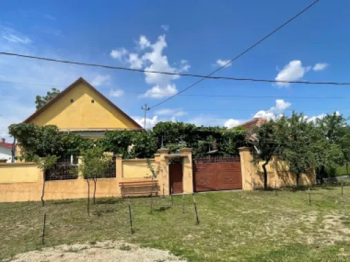 Oază de liniște aproape de Oradea | Casă renovată cu grădină și garaj
