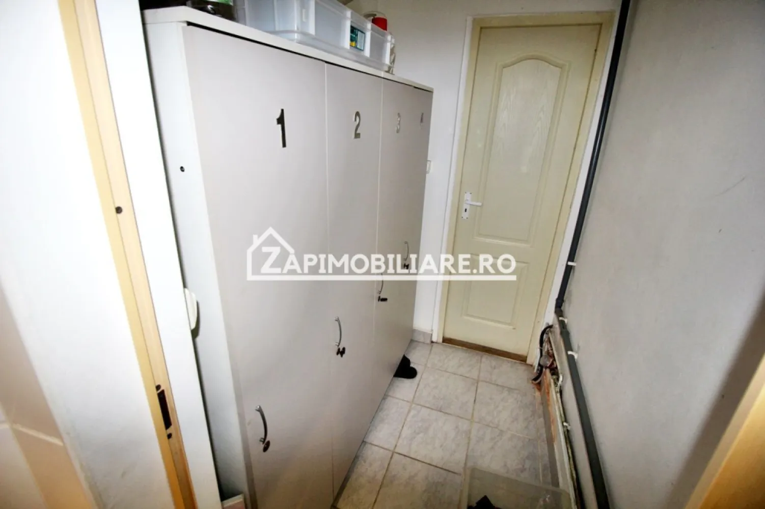 Afacere la cheie cu clientelă formată - Contact 0774048706.Bogdan
De vanzare afacere la cheie cu clientelă formată ,zona Gheorghe Doja vad foarte bun
Aer conditionat
Vitrina expunere marfa
2 vitrinie frigorifice pt produse finite
2 congrlatoare pentru semipreparate
Masa frigorifica inox cu 3 usi pentru semipreparate
Congelator fructe
Frigidere separate oentru lactate/oua/fructe
Chiuvete conform cerintelor DSV
3 cuptoare: 2 rafturi/4rafturi/10rafturi
Mese de lucru inox
2 mixere profesionale
1 mixer planetar
70 mp. utili
Colaborare cu 6 cafenele 
Colaborare cu sala de nunti
Pagini de social media 
Website

Afacerea se vinde mobilată si utilată la prețul de 39.500 Euro comision ZERO.
Contact 0774048706.Bogdan!
Acest anunț nu corespunde cerințelor tale? Sună la numărul afișat în anunț și unul dintre agenții noștri te va ajuta cu alte oferte personalizate în funcție de cerințele tale.