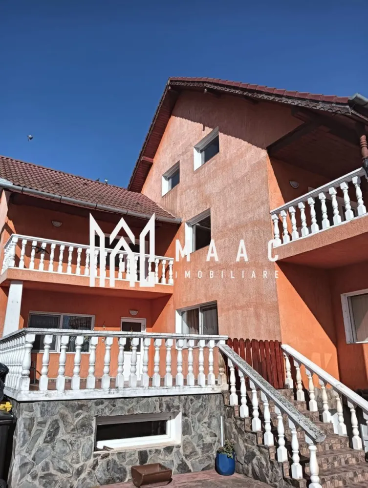 Casa 8 camere I 336 MPU I 1309 MP Teren I Agnita - MAAC Imobiliare va propune spre vanzare o casa amplasată într-o zonă excelentă, ideală pentru locuire sau investiție. Proprietatea oferă un spațiu generos și funcțional, fiind structurată pe demisol, parter și etaj, cu două intrări separate atât în casă, cât și în curte. Suprafața utilă este de 450 mp, iar terenul total măsoară 1309 mp. Demisolul este compartimentat practic, având două camere, un hol de acces, pivniță și spălătorie — perfect pentru spații tehnice, depozitare sau zone hobby. Parterul impresionează prin spațiul deschis și luminos, fiind compus dintr-un living cu bucătărie spațioasă, loc de luat masa, o cameră suplimentară, baie, cămară, hol de acces și o terasă ce oferă un loc ideal pentru relaxare. Casa scărilor include un dressing generos, maximizând eficient spațiul. Etajul cuprinde patru camere, fiecare prevăzută cu balcon propriu, o baie și un hol bine configurat. Spațiul este ideal pentru o familie numeroasă, oferind confort și intimitate. Proprietatea se remarcă prin terenul întins și posibilitățile multiple de amenajare, iar poziționarea în zonă foarte bună îi conferă un avantaj major pentru cei care caută liniște, siguranță și acces facil la punctele de interes. Pentru mai multe detalii si programarea unei vizionari va rugam sa specificati ID: CP2852093 }}