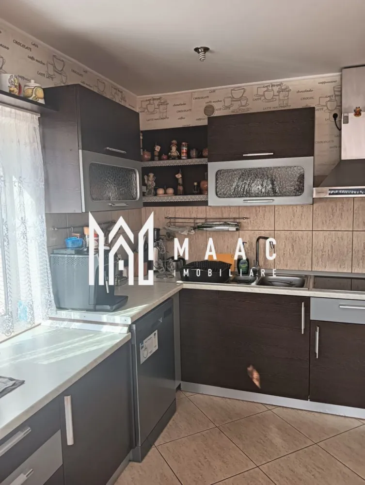 Casa 8 camere I 336 MPU I 1309 MP Teren I Agnita - MAAC Imobiliare va propune spre vanzare o casa amplasată într-o zonă excelentă, ideală pentru locuire sau investiție. Proprietatea oferă un spațiu generos și funcțional, fiind structurată pe demisol, parter și etaj, cu două intrări separate atât în casă, cât și în curte. Suprafața utilă este de 450 mp, iar terenul total măsoară 1309 mp. Demisolul este compartimentat practic, având două camere, un hol de acces, pivniță și spălătorie — perfect pentru spații tehnice, depozitare sau zone hobby. Parterul impresionează prin spațiul deschis și luminos, fiind compus dintr-un living cu bucătărie spațioasă, loc de luat masa, o cameră suplimentară, baie, cămară, hol de acces și o terasă ce oferă un loc ideal pentru relaxare. Casa scărilor include un dressing generos, maximizând eficient spațiul. Etajul cuprinde patru camere, fiecare prevăzută cu balcon propriu, o baie și un hol bine configurat. Spațiul este ideal pentru o familie numeroasă, oferind confort și intimitate. Proprietatea se remarcă prin terenul întins și posibilitățile multiple de amenajare, iar poziționarea în zonă foarte bună îi conferă un avantaj major pentru cei care caută liniște, siguranță și acces facil la punctele de interes. Pentru mai multe detalii si programarea unei vizionari va rugam sa specificati ID: CP2852093 }}