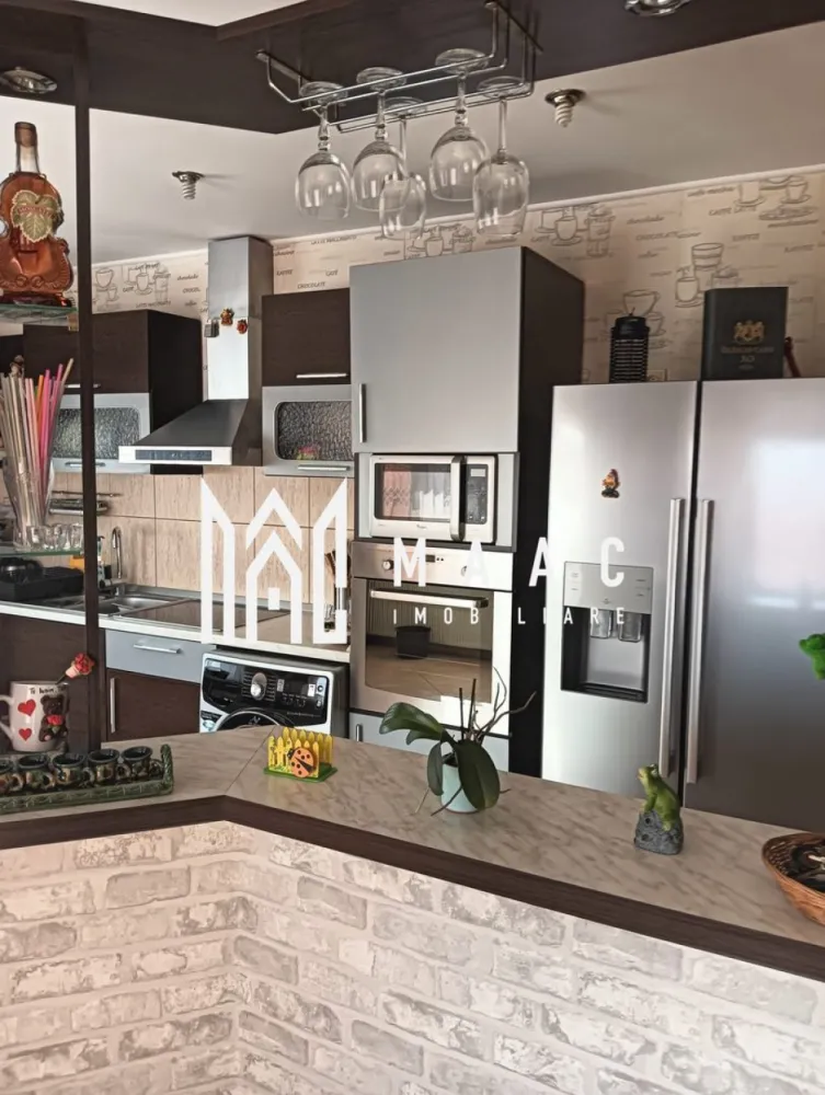 Casa 8 camere I 336 MPU I 1309 MP Teren I Agnita - MAAC Imobiliare va propune spre vanzare o casa amplasată într-o zonă excelentă, ideală pentru locuire sau investiție. Proprietatea oferă un spațiu generos și funcțional, fiind structurată pe demisol, parter și etaj, cu două intrări separate atât în casă, cât și în curte. Suprafața utilă este de 450 mp, iar terenul total măsoară 1309 mp. Demisolul este compartimentat practic, având două camere, un hol de acces, pivniță și spălătorie — perfect pentru spații tehnice, depozitare sau zone hobby. Parterul impresionează prin spațiul deschis și luminos, fiind compus dintr-un living cu bucătărie spațioasă, loc de luat masa, o cameră suplimentară, baie, cămară, hol de acces și o terasă ce oferă un loc ideal pentru relaxare. Casa scărilor include un dressing generos, maximizând eficient spațiul. Etajul cuprinde patru camere, fiecare prevăzută cu balcon propriu, o baie și un hol bine configurat. Spațiul este ideal pentru o familie numeroasă, oferind confort și intimitate. Proprietatea se remarcă prin terenul întins și posibilitățile multiple de amenajare, iar poziționarea în zonă foarte bună îi conferă un avantaj major pentru cei care caută liniște, siguranță și acces facil la punctele de interes. Pentru mai multe detalii si programarea unei vizionari va rugam sa specificati ID: CP2852093 }}