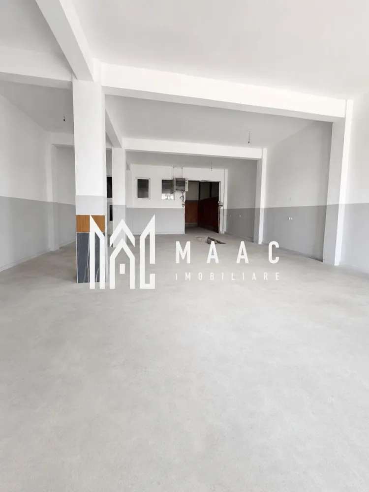 Hală industrială | 500 mp | Curte 600 mp | Zona Terezian - MAAC Imobiliare vă propune spre închiriere o hală industrială modernă, situată în zona Terezian, ideală pentru activități de producție, depozitare, logistică sau distribuție.

Suprafață totală construită: 500 mp, compartimentată astfel:
Hală industrială: 300 mp;
Spațiu de birouri la etaj: 200 mp;
Curte proprie: 600 mp, ideală pentru parcare, depozitare exterioară și manevrarea autovehiculelor.

Dotări și facilități:
Sistem fotovoltaic cu panouri solare de 50 kW;
Baterii de stocare de 25 kW;
4 grupuri sanitare;
Acces TIR;
Ușă industrială retractabilă cu dimensiuni de 4 m lățime x 4,30 m înălțime, facilitând accesul vehiculelor și utilajelor de mari dimensiuni.

Proprietatea oferă un spațiu eficient și bine compartimentat, fiind potrivită pentru o gamă variată de activități industriale și comerciale.

Pentru mai multe informații sau pentru programarea unei vizionări, vă rugăm să ne contactați, specificând ID:CP3195558