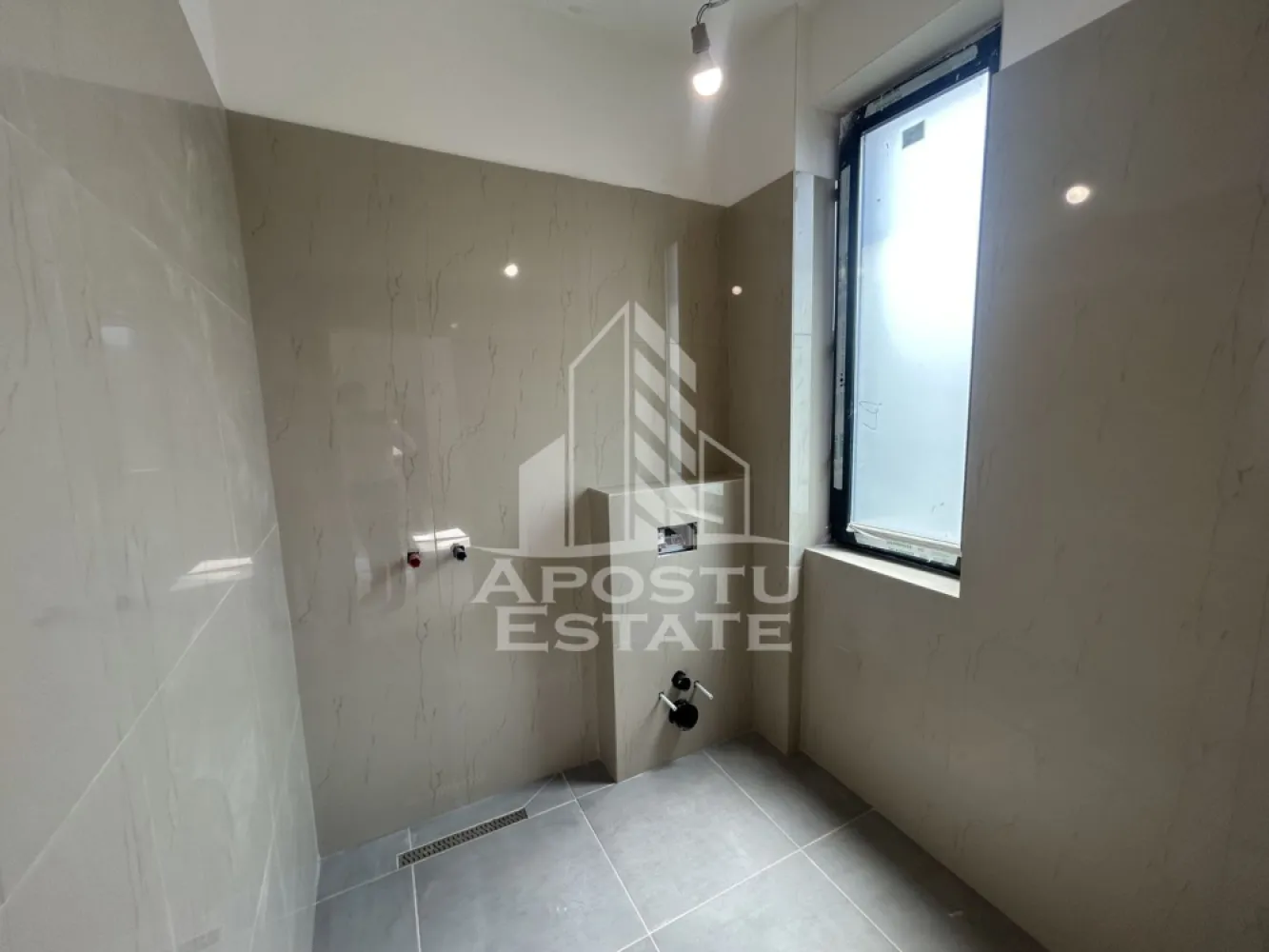 Spatiu comercial nou la bulevard, 175 mp, Zona Complexul Studentesc