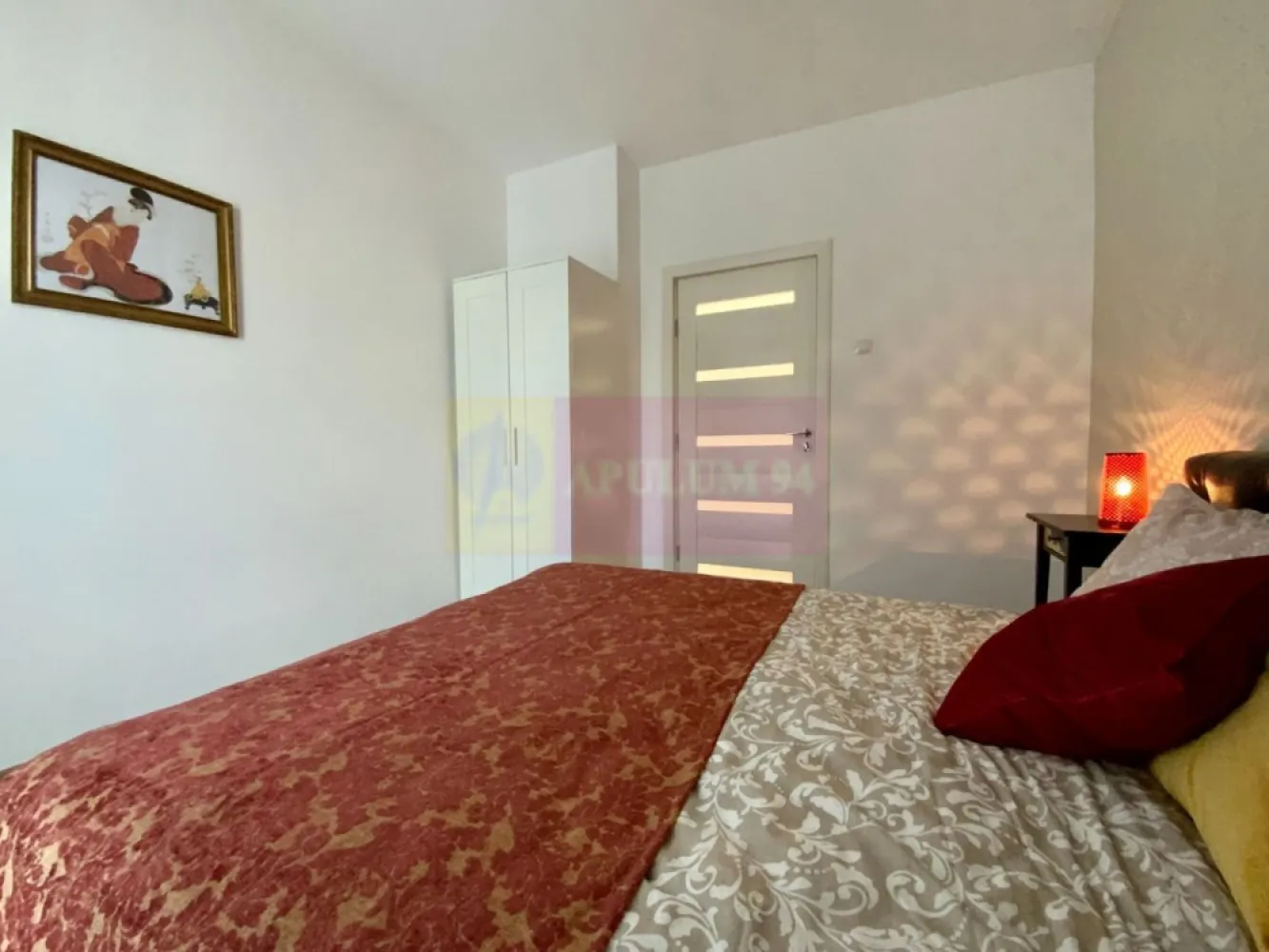 Inchiriere Apartament 2 camere Floreasca-Aviatiei - Agentia Imobiliara Apulum 94, va propune spre inchiriere
Apartament 2 camere, la etajul 2, intr un bloc cu 2 nivele, in cea mai exclusivista zona a Bucurestiului, cartierul Floreasaca, Primaverii, Aviatiei.
Apartamentul este prevazut cu centrala pe gaz, dispune de aer conditionat si toate electrocasnice necesare pt un confort sporit.
in zona se afla numeroase restaurante, terase, parcuri si unitati de invatamant.
De asemenea acesta este bine conectata la mijloacele de transport in comun.
Pretul chiriei este de 600 euro.
Va asteptam la o vizionare.