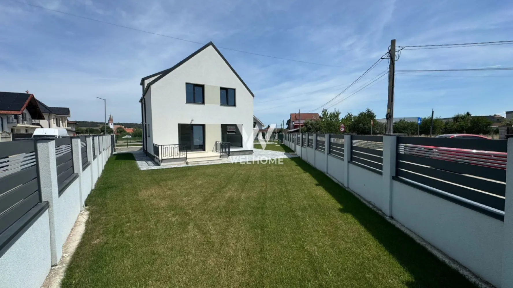 Casa individuala moderna LA CHEIE, 4 camere, Cristian - Sibiu - Casa moderna, Casa noua in Cristian, Sibiu - locatie solara, degajata, priveliste frumoasa. Strada asfaltata si iluminata, zona buna cu case noi, zona usor accesibila. Casa este individuala si finalizata/intabulată cu suprafata utila 120 mp - parter si etaj, pe un teren de aprox 400 mp. Spatii generoase, definite intr-o compartimentare practica familiei: La parter - hol, baie, depozitare sub scari, living cu dinning si bucatarie - concept open ( poate fi separata bucataria ). Ferestre mari cu multa lumina, usa acces terasa. La etaj - hol, 3 dormitoare si baie. Scara batanta de acces in pod. Casa are toate utilitatile, incalzire in pardoseala, geamuri termopan, gard, poarta, izolatie termica Stadiul de predare la interior LA CHEIE (parchet, gresie, faianță, uși de interior, obiecte sanitare in bai, prize, întrerupătoare, termostate). Stadiu de predare la exterior: LA CHEIE (terasa placata, gard, poarta, gazon, pomi decorativi). PRET: 250.000 EURO Tel: 0745 99 55 37 Mihai }}