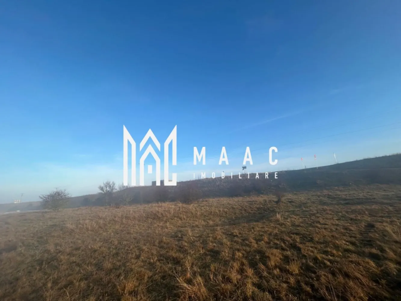 Teren cu potențial turistic I Valea Avrigului I 2900 MP - MAAC Imobiliare vă propune spre vânzare un teren spectaculos cu destinație turistică, amplasat în Valea Avrigului, una dintre cele mai apreciate zone de recreere din județul Sibiu. 📐 Caracteristici: Suprafață totală: 2.900 mp Situat la drumul principal, cu acces facil pe tot parcursul anului Râul se află la aproximativ 20 m de proprietate Vedere panoramică spre Munții Făgăraș 📄 Parametri urbanistici (conform PUZ): POT: 40% CUT: 1,2 Regim de înălțime maxim admis: P+1 (2E) Aceste caracteristici permit realizarea unor construcții ample, ideale pentru dezvoltări turistice sau imobiliare. Toate utilitățile sunt disponibile la capătul terenului: Apă Canalizare Gaz Curent Datorită poziționării excelente și cadrului natural spectaculos, terenul este ideal pentru: Cabane turistice Pensiuni Case de vacanță Case de oaspeți Unități de producțti Complexuri turistice sau de agrement ✔️ Documentație: Certificat de Urbanism aprobat Toate condițiile necesare pentru dezvoltare sunt îndeplinite Pentru mai multe detalii și vizionări, precizati telefonic ca ati vazut anuntul cu ID:CP2851894 }}