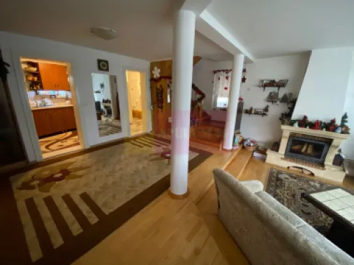 Vila de vânzare cu 4 camere în Breaza