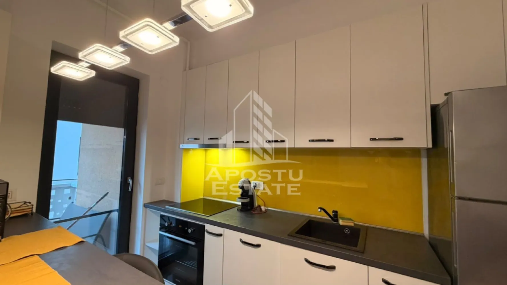 Apartament cu 2 camere de închiriat, Giroc, Future Residence - Agentia imobiliara APOSTU ESTATE va propune spre inchiriere un apartament cu 2 camere, spatios si luminos, situat in Giroc, o zona linistita si bine pozitionata fata de Timisoara, potrivit pentru cupluri,familii, sau studenti care isi doresc o locuinta unde sa se simta confortabil si cu acces facil catre scoli, statii de autobuz, supermarketuri , magazine de zona, parcuri.

Suprafata utila: 57 mp
Compartimentare eficienta:
-Hol de acces generos
-Bucatarie complet mobilata si utilata, cu loc de luat masa
-Living luminos si spatios
-Dormitor mobilat si utilat
-Baie prevazuta cu cada si geam pentru ventilatie naturala

Confort si facilitati:
-Incalzirea apartamentului: centrala proprie 
-Apartamentul este complet mobilat si utilat
-Doua locuri de parcare 

Localizare:
-Timis, Giroc– acces facil spre magazine, supermarketul Lidl, scoli, parcuri si mijloace de transport in comun.

Ideal pentru:
-Familii
-Cupluri
-Studenti

Disponibilitate: imediata
Pret chirie lunara: 450 Euro
Programeaza o vizionare pentru a-ti putea imagina viitorul aici!
ID intern:CP2025750
