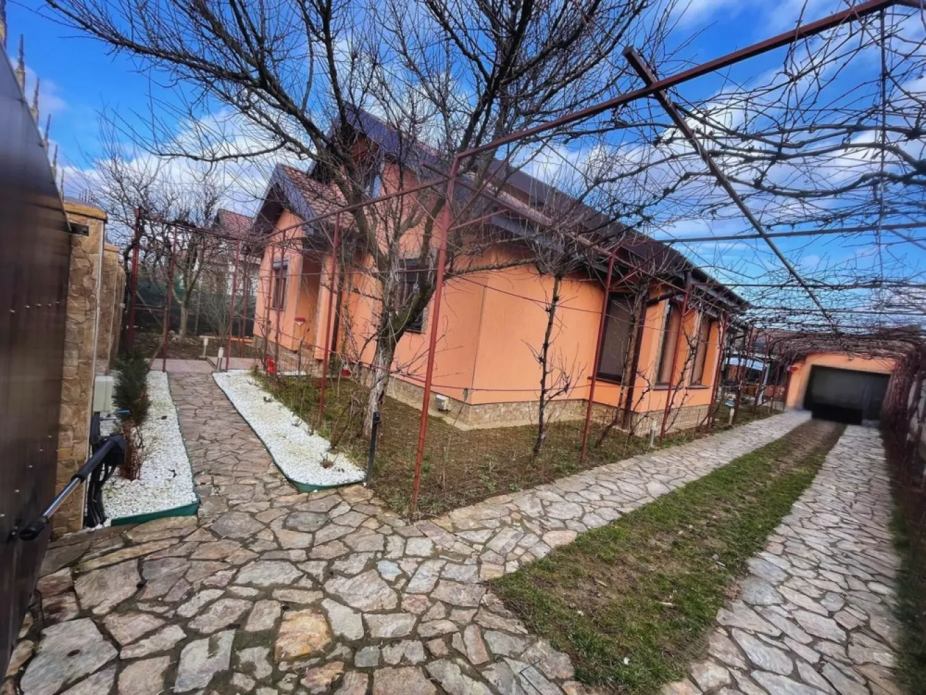 Casa Santandrei, zona linistita, gaz,curent,apa,teren 550 mp-219000Eur