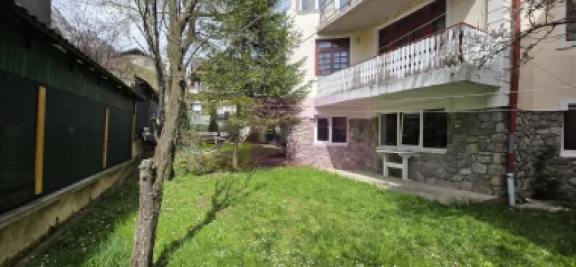 Vila de vanzare cu 13 camere in Busteni (camin pentru seniori)