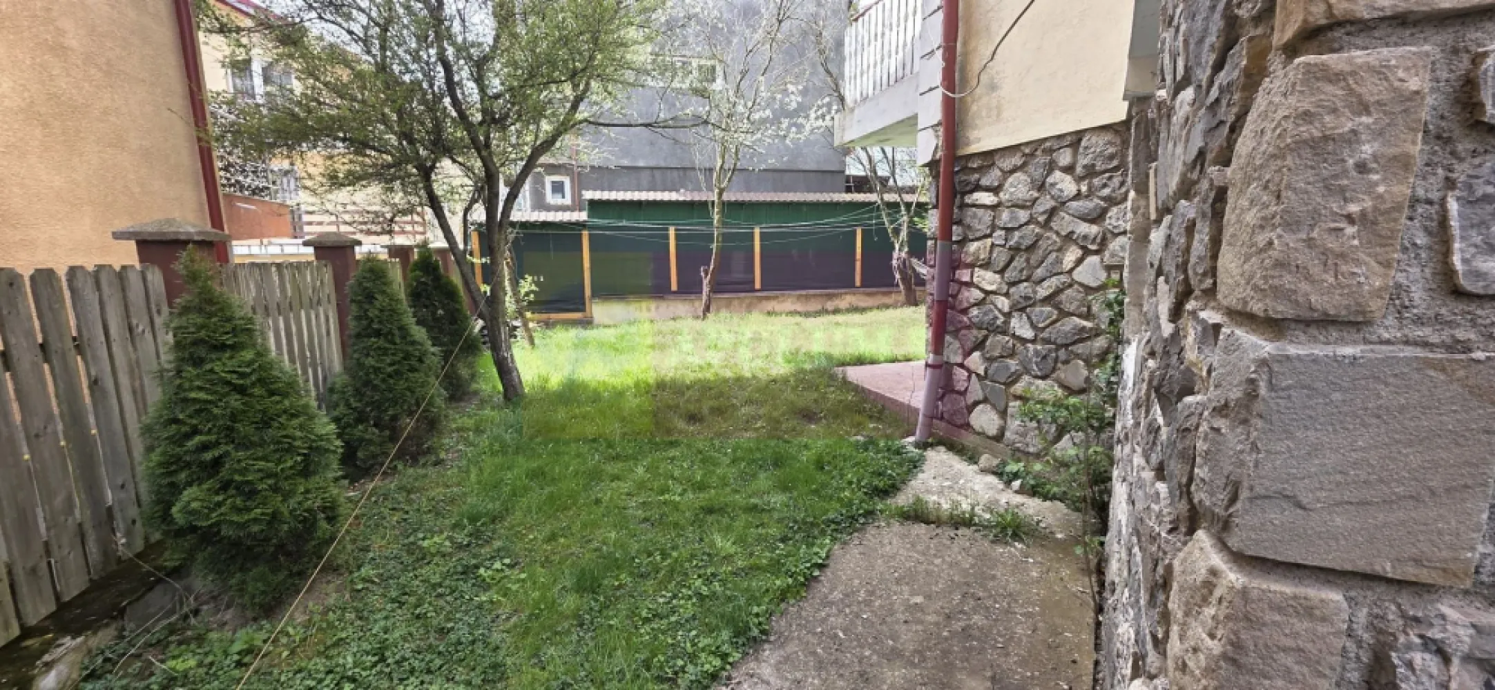 Vila de vanzare cu 13 camere in Busteni (camin pentru seniori)