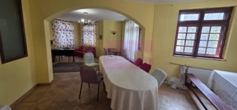 Vila de vanzare cu 13 camere in Busteni (camin pentru seniori)