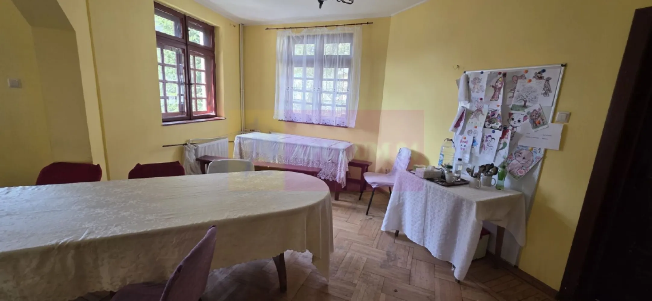 Vila de vanzare cu 13 camere in Busteni (camin pentru seniori)