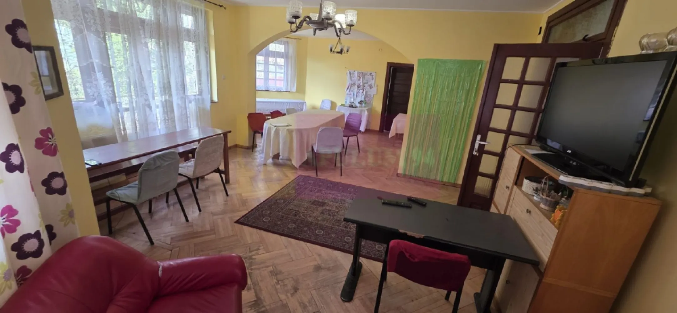 Vila de vanzare cu 13 camere in Busteni (camin pentru seniori)