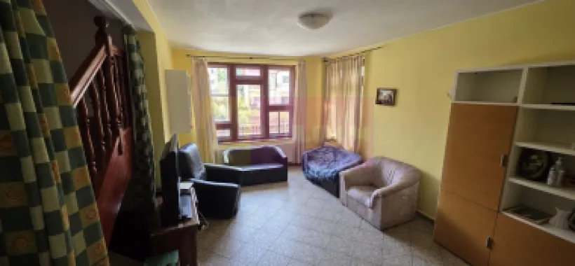 Vila de vanzare cu 13 camere in Busteni (camin pentru seniori)