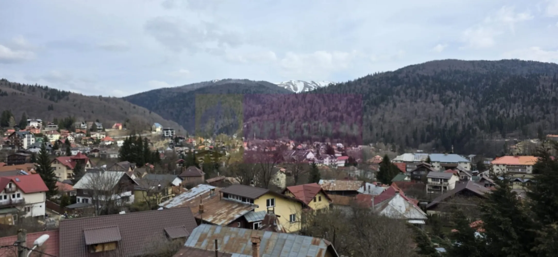 Apartament 2 camere, etaj 2, de vanzare in Busteni - Apartament 2 camere – Bușteni | Etaj 2 | Balcon | Aproape de pârtia Kalinderu 
Agenția imobiliară Mervani vă propune spre vânzare un apartament modern cu 2 camere, situat la parterul unui bloc nou, într-o zonă excelentă din Bușteni, aproape de Pârtia Kalinderu și de centrul orașului.

Locația oferă acces rapid către atracțiile turistice, dar și liniște și aer curat de munte.
Detalii apartament:

Suprafață utilă: 49 mp
Situat la etaj 2
Terasă proprie
Compartimentare practică și luminoasă:

 living cu bucătărie open-space
 dormitor
 baie cu duș
 balcon

Dotări și beneficii:

 tâmplărie PVC cu geam tripan
 centrală termică proprie
 bloc izolat cu termosistem de 10 cm
 ușă de intrare metalică de calitate
 construcție solidă pe cadre de beton și cărămidă Porotherm
 loc de parcare în fața imobilului

Preț: 100.000 Euro + TVA

 Proprietatea este ideală pentru:
 locuință permanentă
 casă de vacanță
 investiție în regim turistic

Pentru mai multe detalii sau programarea unei vizionări:
Agenția Imobiliară Mervani
0729 935 536