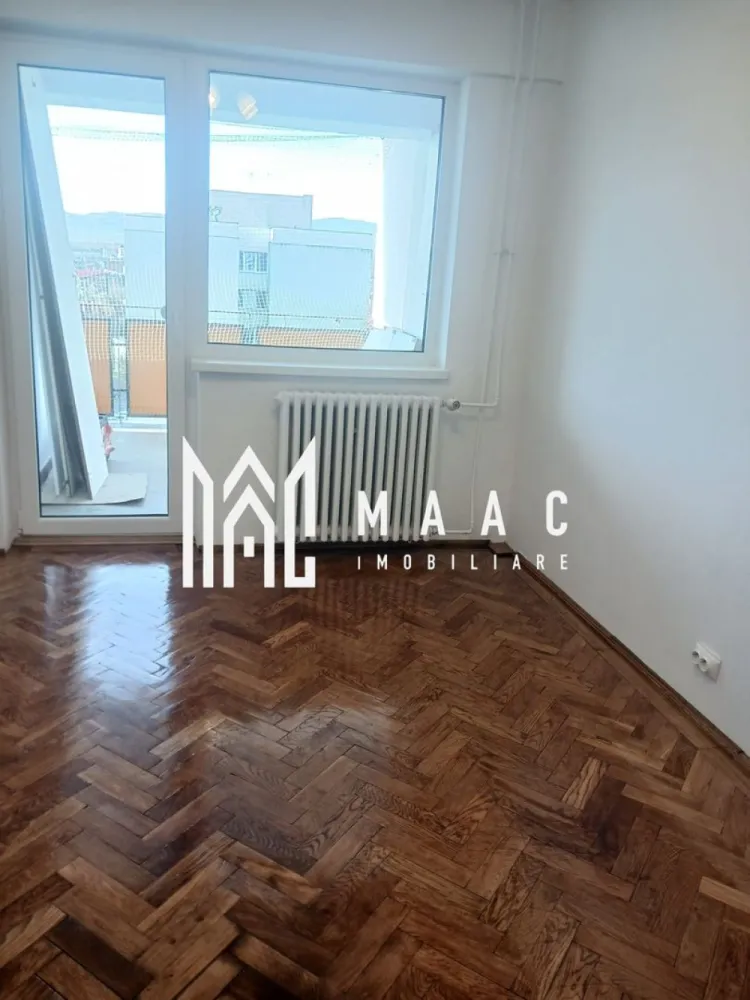 Apartament | 3 camere | Decomandat | Balcon | Hipodrom 3 - MAAC Imobiliare vă propune spre închiriere un apartament luminos și bine compartimentat, situat într-o zonă foarte accesibilă, în imediata apropiere a numeroaselor puncte de interes: magazine, școli, mijloace de transport și alte facilități urbane. Proprietatea dispune de două dormitoare și un living generos, toate nemobilate, oferind posibilitatea de amenajare după gustul și stilul viitorilor chiriași. Bucătăria este complet mobilată și utilată, iar baia este echipată cu strictul necesar, pregătită pentru utilizare imediată. Un avantaj important îl reprezintă balconul de 13 mp, un spațiu ideal pentru relaxare, sau depozitare. Dacă sunteți în căutarea unei locuințe confortabile, într-o zonă bine cotată și cu acces rapid la facilități, acest apartament este o oportunitate pe care nu trebuie să o ratați! Condiții de închiriere: Se percepe garanție în cuantumul unei luni de chirie. Animalele de companie nu sunt acceptate. Pentru mai multe detalii și programarea unei vizionări vă invităm să contactați MAAC Imobiliare, specificând ID: CP2851723 }}