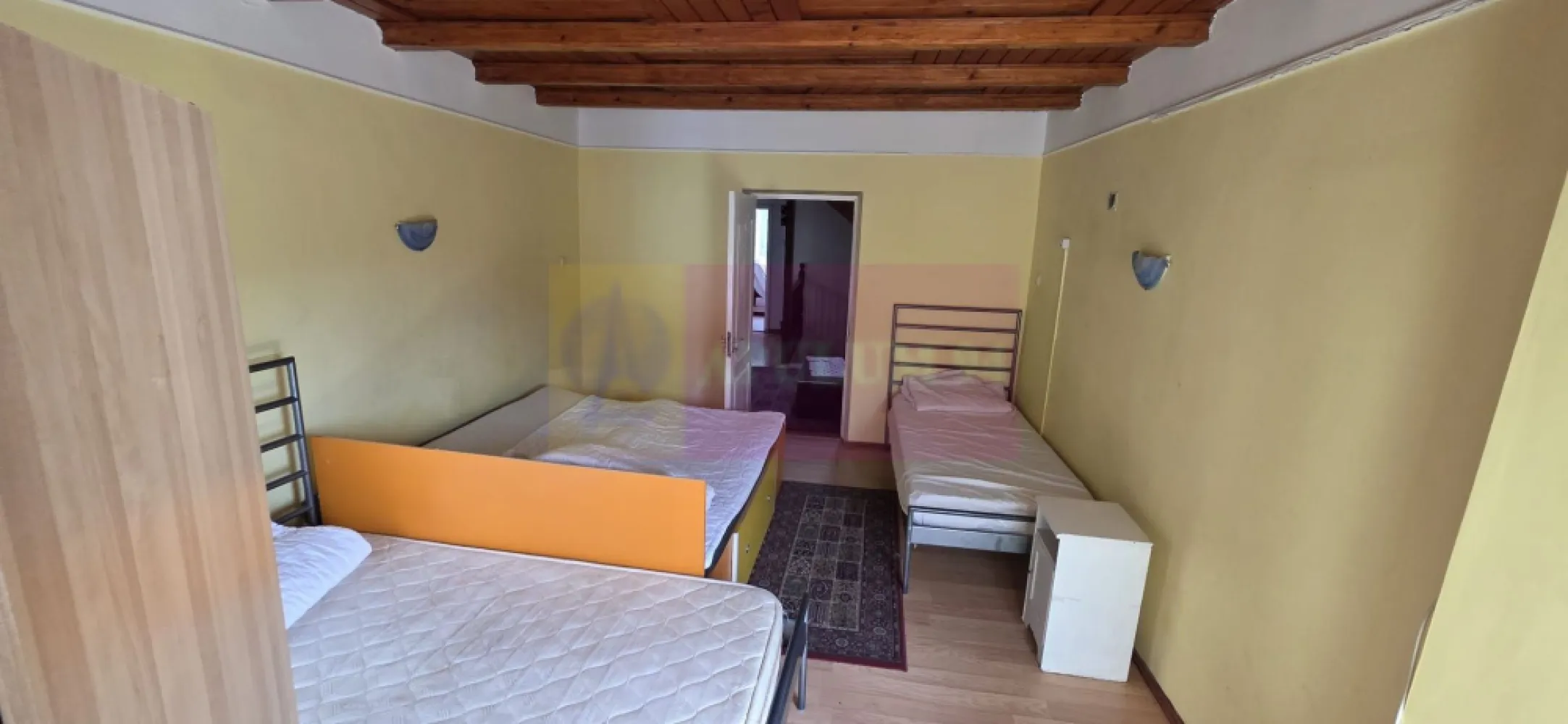 Vila de vanzare cu 13 camere in Busteni (camin pentru seniori)