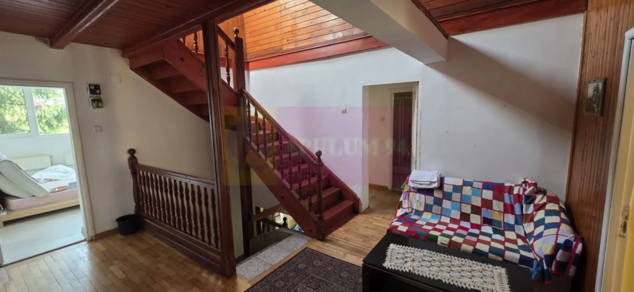 Vila de vanzare cu 13 camere in Busteni (camin pentru seniori)