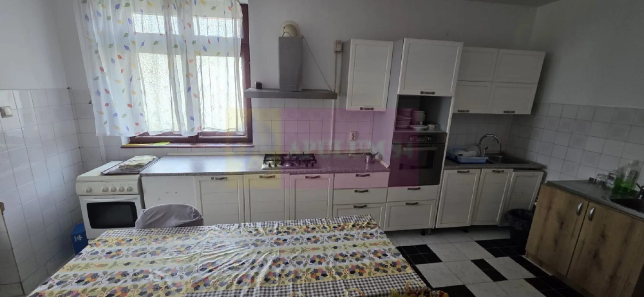 Vila de vanzare cu 13 camere in Busteni (camin pentru seniori)