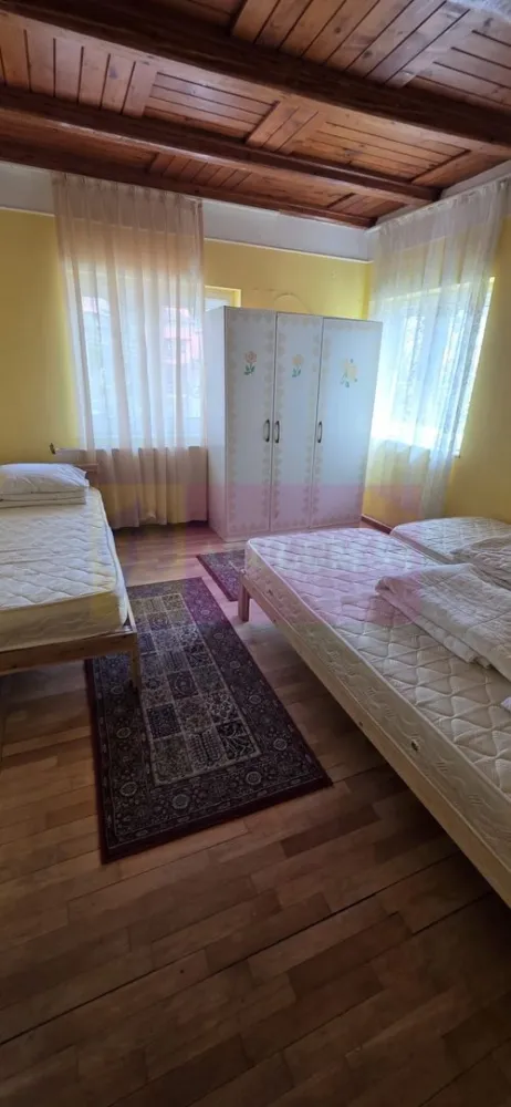 Vila de vanzare cu 13 camere in Busteni (camin pentru seniori)