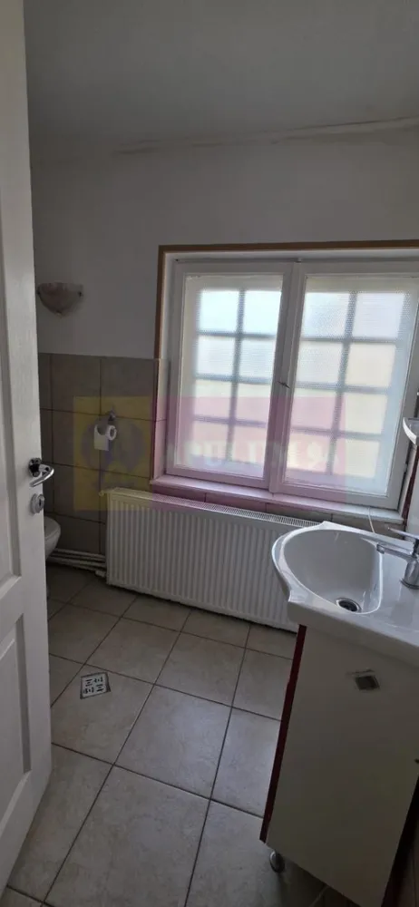 Vila de vanzare cu 13 camere in Busteni (camin pentru seniori)