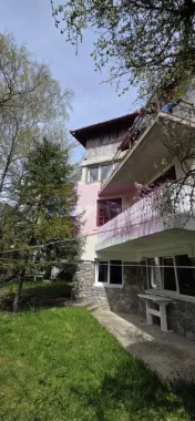 Vila de vanzare cu 13 camere in Busteni (camin pentru seniori)