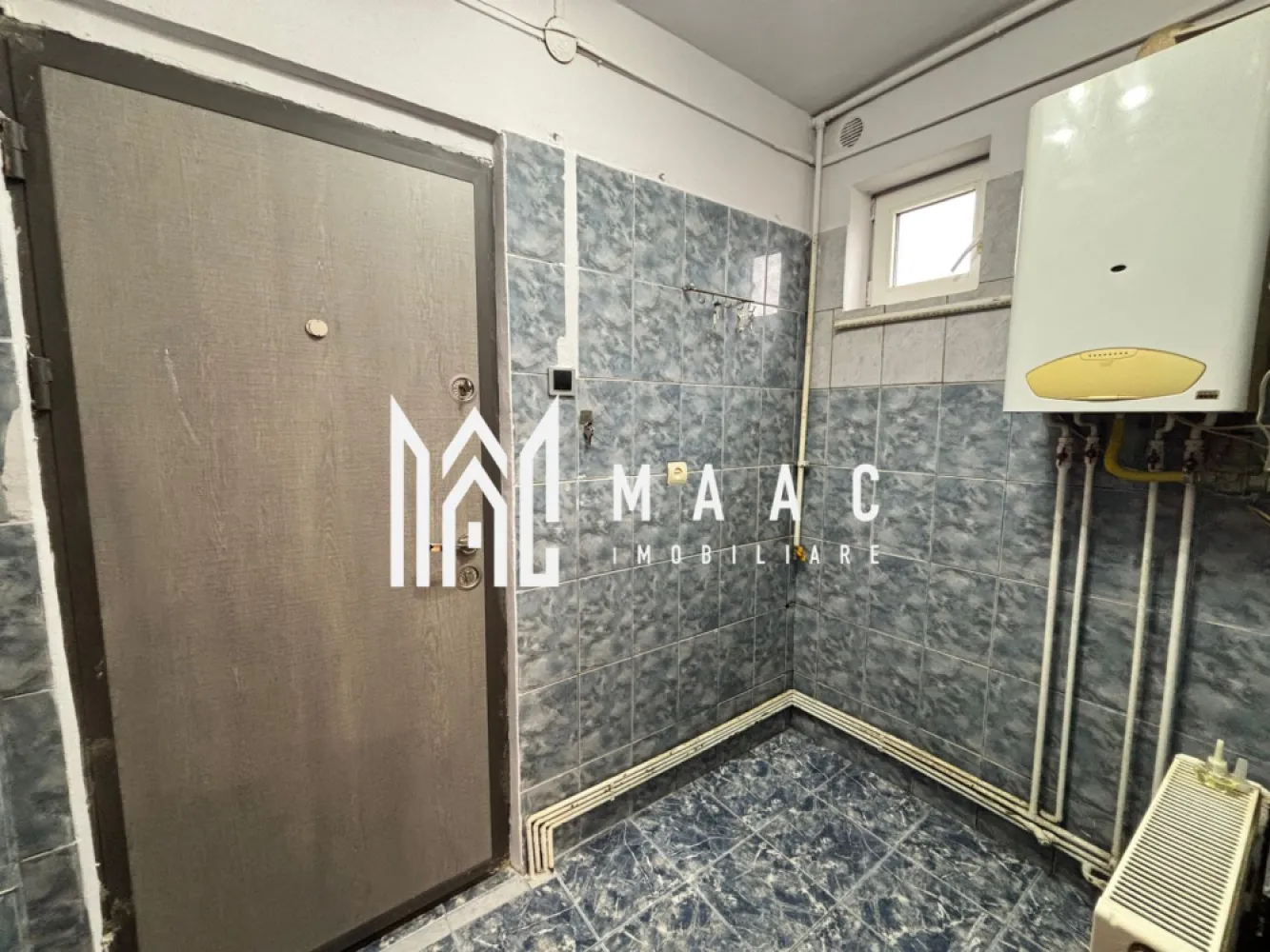 Garsoniera | Parter | 22 MPU | Investitie | Lazaret - MAAC Imobiliare vă propune spre vânzare garsonieră la parter înalt – ideală pentru investiție | Sibiu Garsonieră de vânzare în Sibiu, situată la parter înalt, într-un imobil cu 4 etaje, amplasată într-o zonă cu acces rapid la stație de autobuz, magazine și facilități urbane. Caracteristici principale: Garsonieră cu baie proprie și mini-bucătărie Centrală termică proprie Izolație exterioară Senzor de gaz pentru siguranță Utilități complete: apă, gaz, curent electric, cablu TV Avantaje locație: 1 minut până la stația de autobuz Magazine în apropiere Zonă bine conectată la oraș Acces rapid către puncte de interes Cuvinte cheie relevante: garsonieră Sibiu, garsonieră parter înalt, garsonieră cu centrală proprie, garsonieră de vânzare Sibiu, investiție imobiliară Sibiu, garsonieră aproape de autobuz, garsonieră mobilată Sibiu. Proprietatea este potrivită atât pentru locuire, cât și pentru investiție sigură (închiriere rapidă). Pentru mai multe informații sau pentru a programa o vizionare, nu ezitați să ne contactați, specificand ID: CP2909857 }}